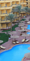 POOL VIEW APART AT BRITISH RESORT 252