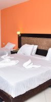 ROYAL PYRAMIDS INN