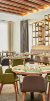 Hilton Garden Inn Dubai, Mall Avenue