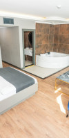216 RUBY SUITE