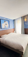 THE WALLED OFF HOTEL PARIS