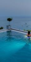 LIVINGHOME SUITES