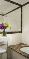 Leons Place Hotel