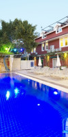 TONOZ BEACH HOTEL