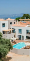 13 Keys Suites