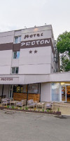 HOTEL PROTON.