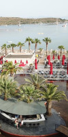 VERY CHIC HOTEL