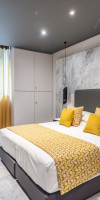 33 Solonos Suites