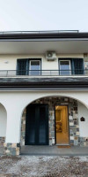 8 ROOMS HOTEL