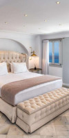 ATHINA LUXURY SUITES