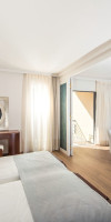 AVRA CITY BOUTIQUE HOTEL