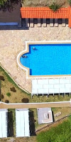Bungalow White Apartments And Suites