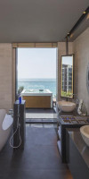 Caesars Palace Bluewaters Dubai