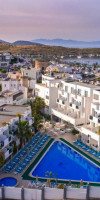 CLUB SHARK HOTEL