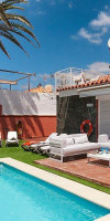 Deluxe Villa At The Beach Front - Five Bedroom
