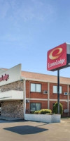 ECONO LODGE DARIEN LAKES
