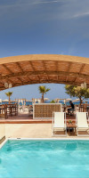 Enorme Teatro Beach Resort