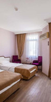 Hotel River..