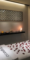 H10 White Suites