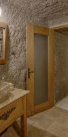 Hera Cave Suites