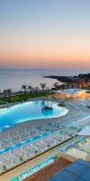 KING EVELTHON BEACH HOTEL