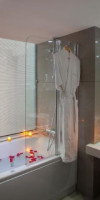KING EVELTHON BEACH HOTEL & RESORT