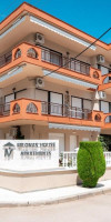 Milonas House Apartments