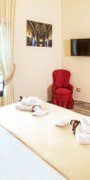 NEAPOLITANTRIPS HOTEL ROYALE