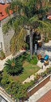 Nikis House