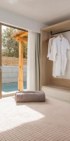 NŪSA suites & villas