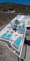 Omna Caldera Suites