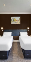 OYO Bostons Manor Hotel, Hanwell London