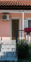 Roussas Studios and Apartments