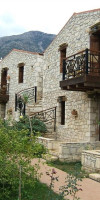 STONE VILLAGE-  PETRINO CHORIO