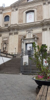 SULLE SPALLE DELLA REGINA