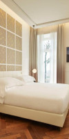 The Britannique Hotel Naples, Curio Collection By Hilton