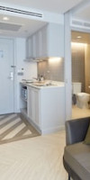 THE QUARTER PLOENCHIT BY UHG