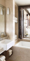 The Ritz-Carlton Abu Dhabi, Grand Canal