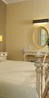 Mythos Suites (K)