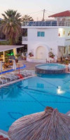 Tinas Plus Hotel 