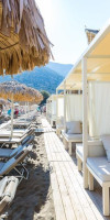 Nostos Beach Boutique (K)