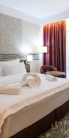 . Hotel Crystal