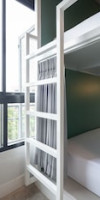 YAKS HOUSE HOSTEL (SHA)