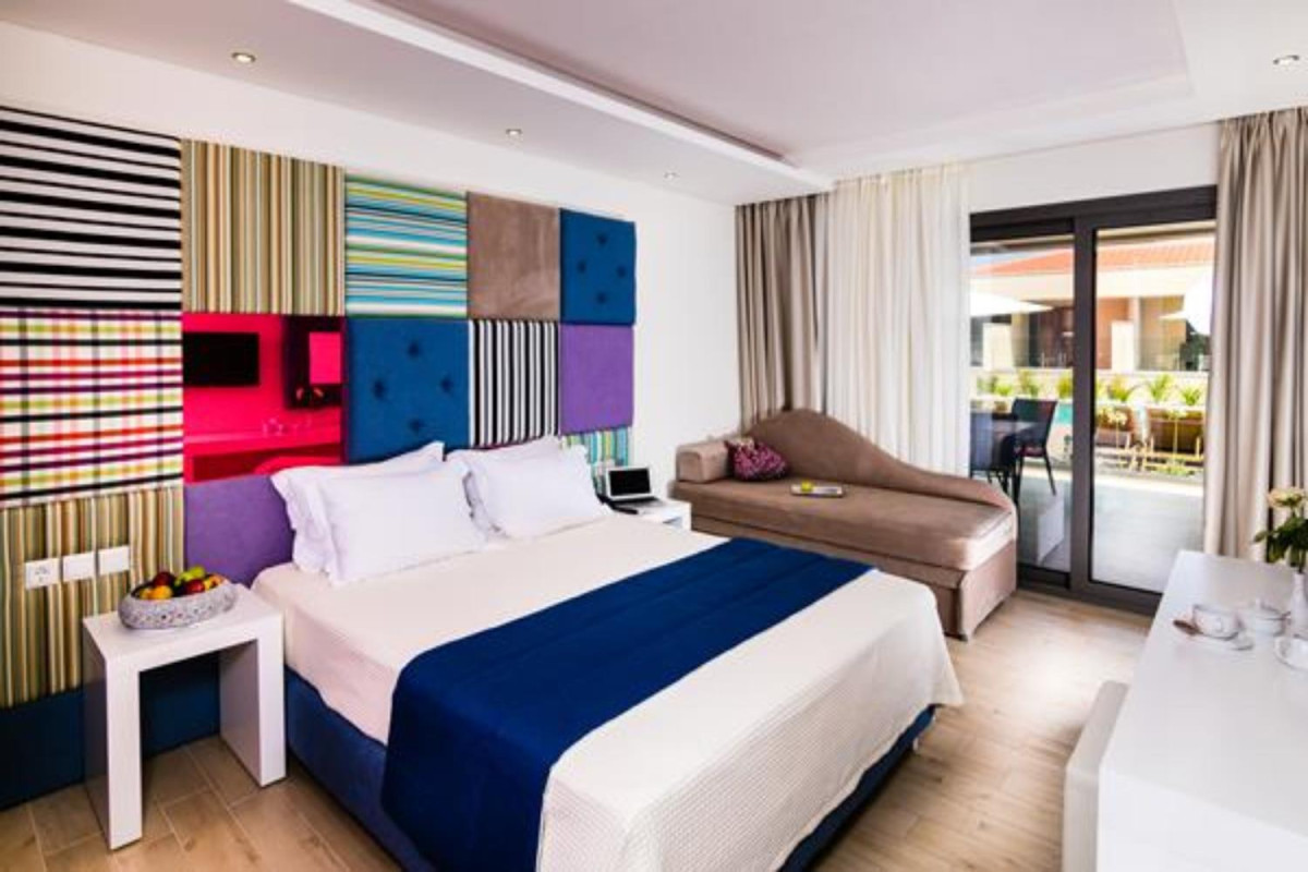 Notos Deluxe Suites
