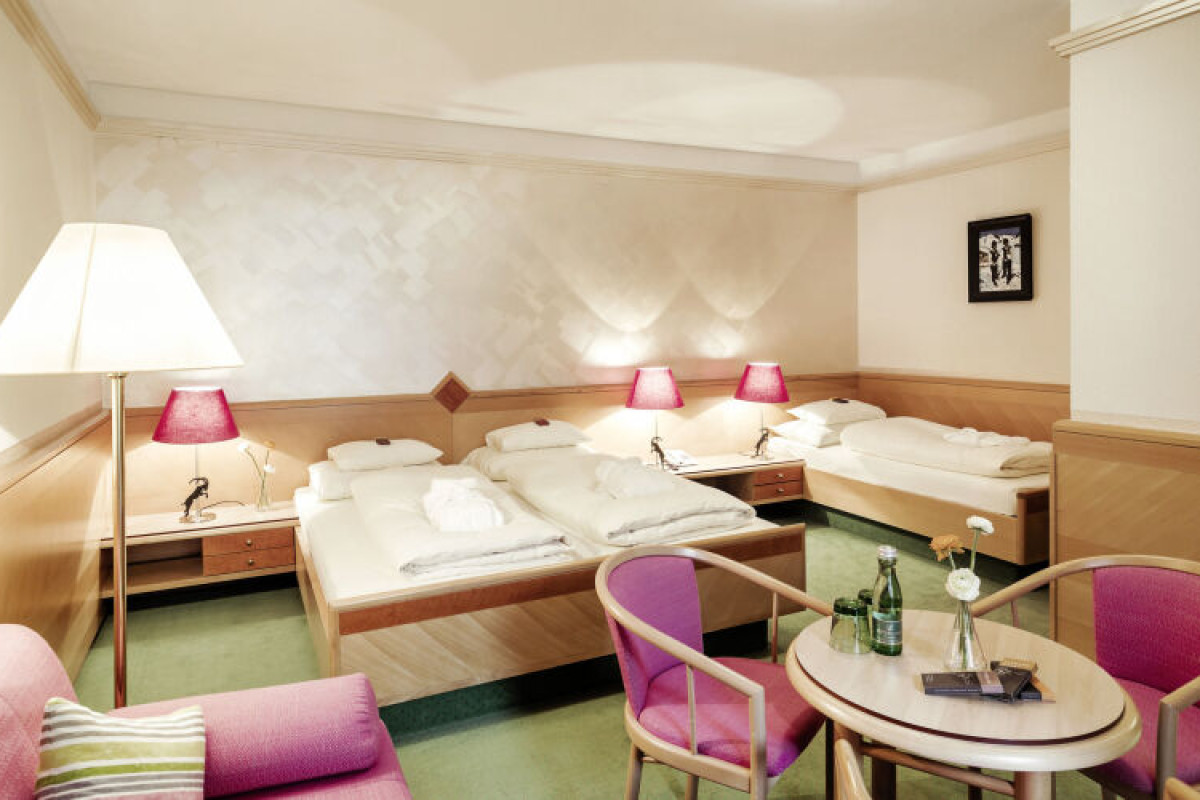 HOTEL SCHROFENSTEIN