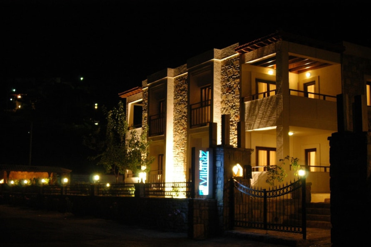 VILLANAZ APART HOTEL