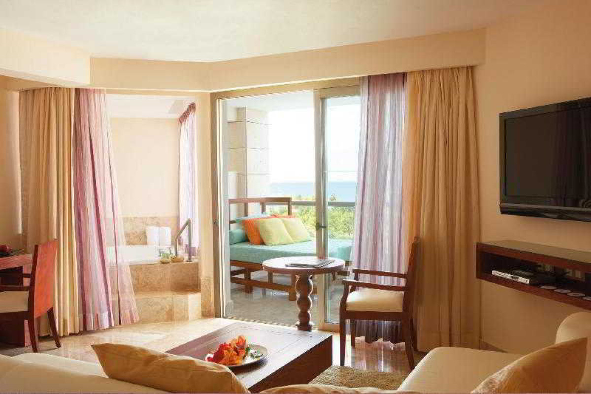 Excellence Playa Mujeres