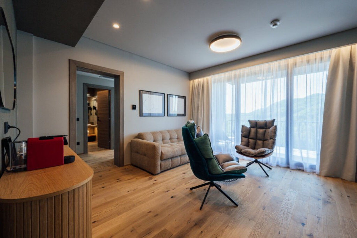 PEAKTURE HOTEL