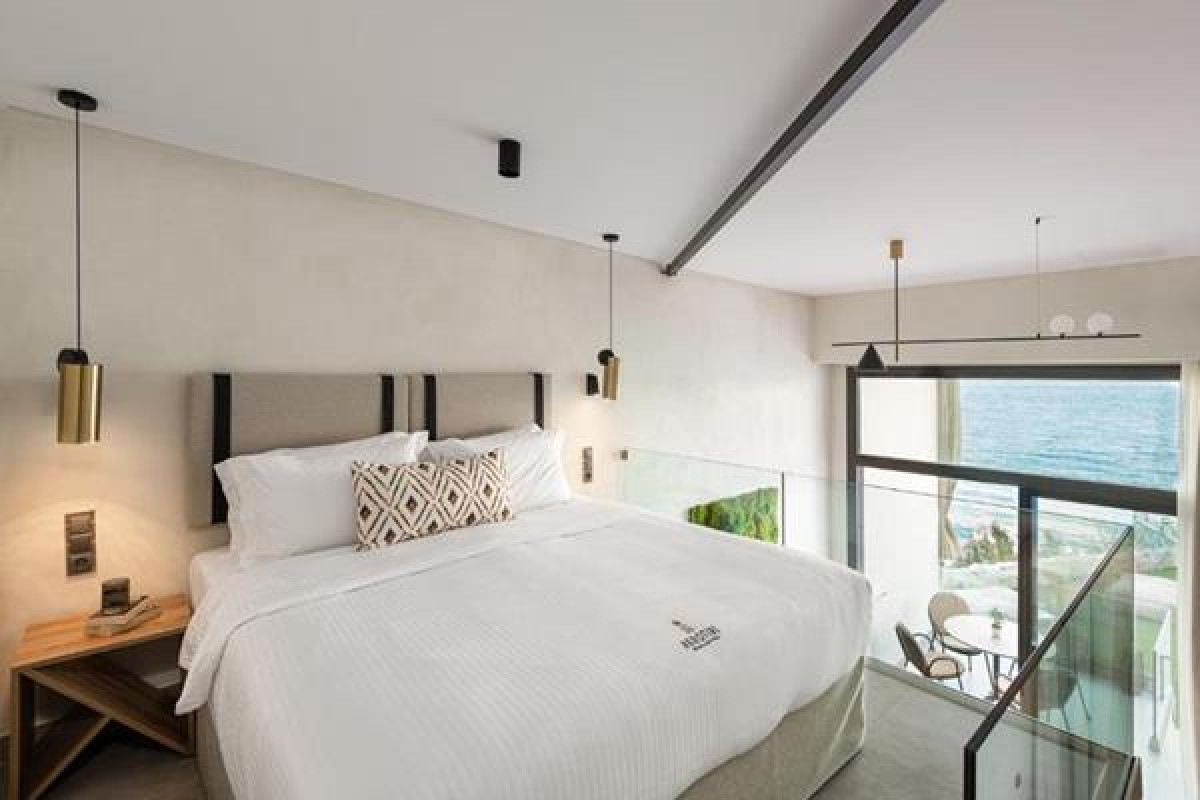 Akrotiri Olympos Luxury Suites
