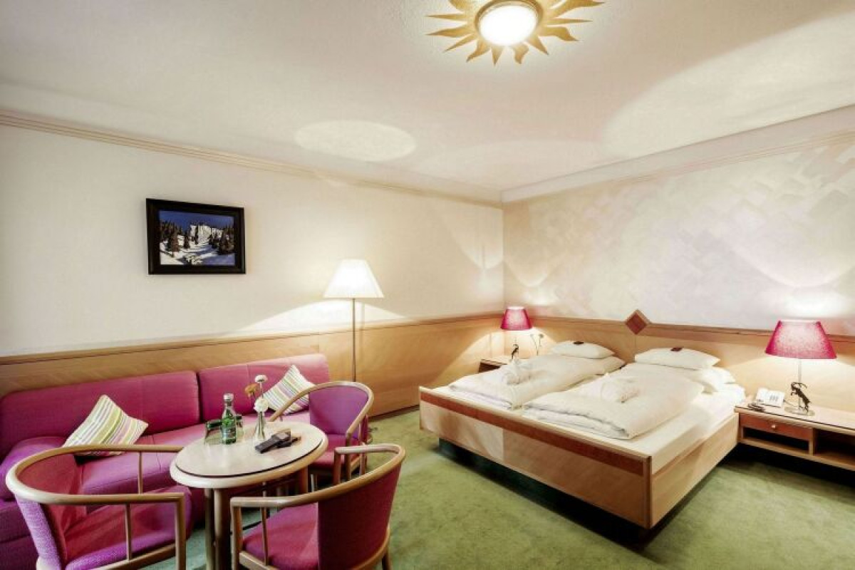 HOTEL SCHROFENSTEIN